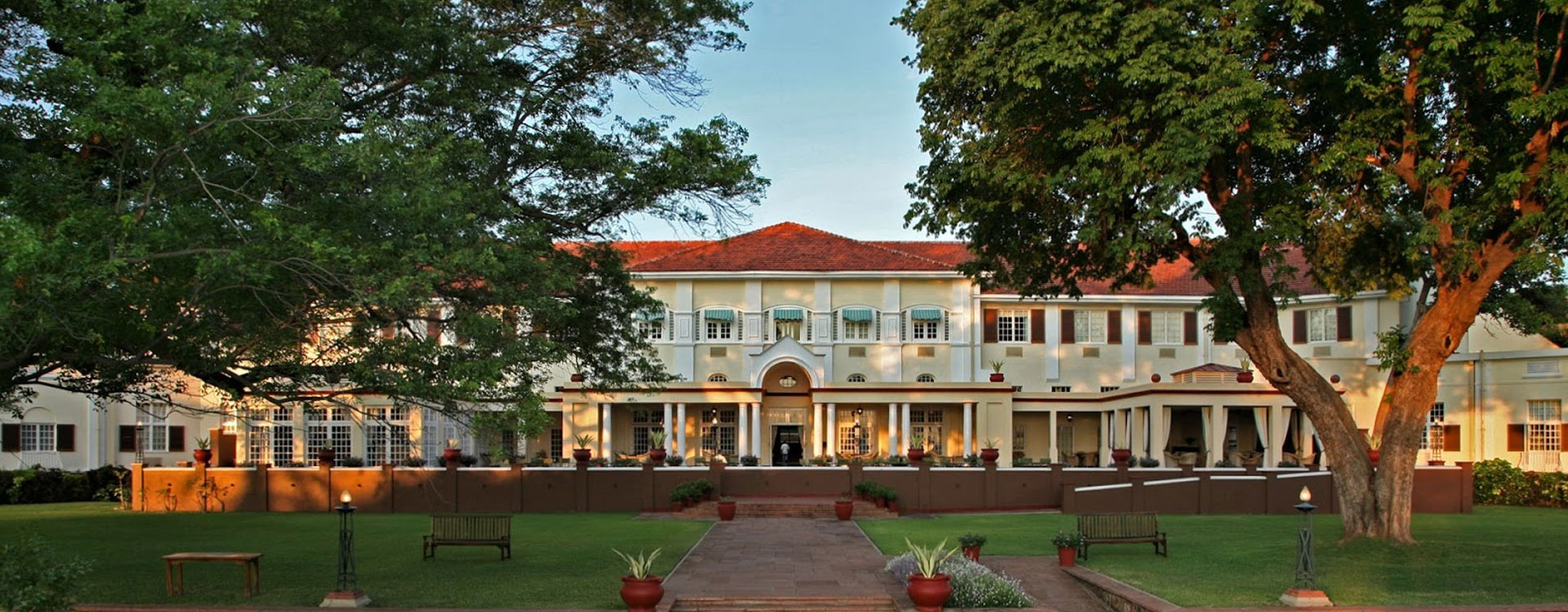 4 Day The Victoria Falls Hotel Package