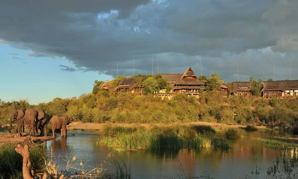 4 Day Victoria Falls Safari Club
