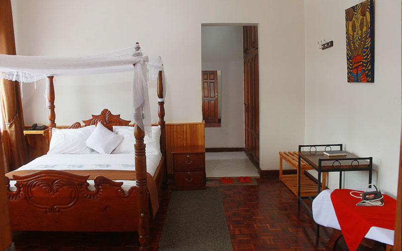 Bunyonyi Safaris Resort