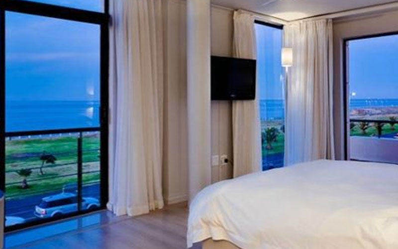 Side View Rooms