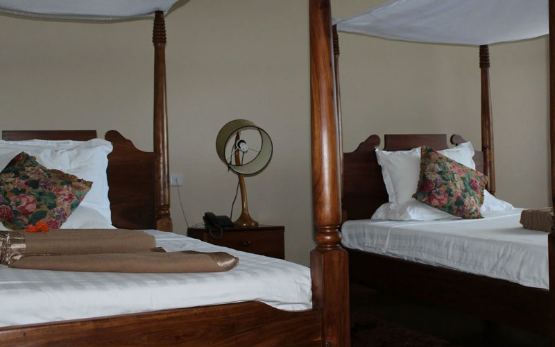 Lions Bluff Lodge