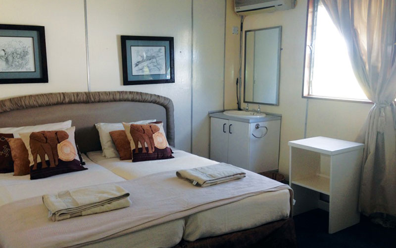 Meremaid Houseboat